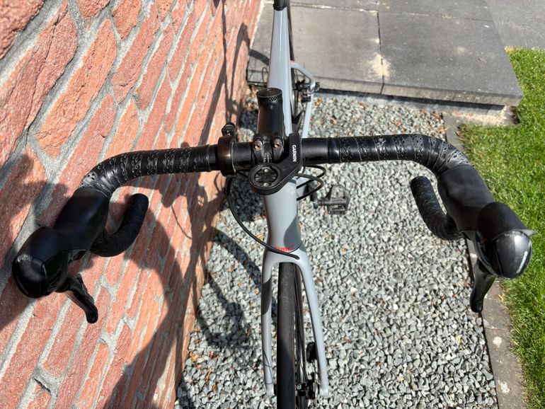 Used BMC Roadmachine 02 THREE 2020 2020 Road & Gravel, Hellgrau — image 12 of 14