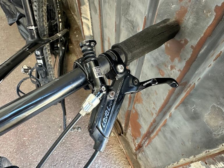 Used Focus Raven 8.6 2021 2021 Mountainbike, Black — image 8 of 10