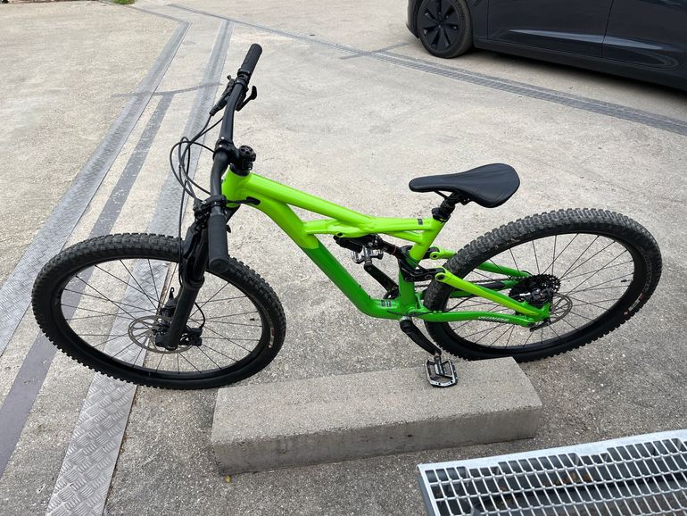 Used Specialized Enduro Comp 29/6Fattie 2017 2017 Mountainbike, Green, 29 — image 2 of 8