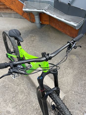 Used Specialized Enduro Comp 29/6Fattie 2017 2017 Mountainbike, Green, 29 — image 6 of 8