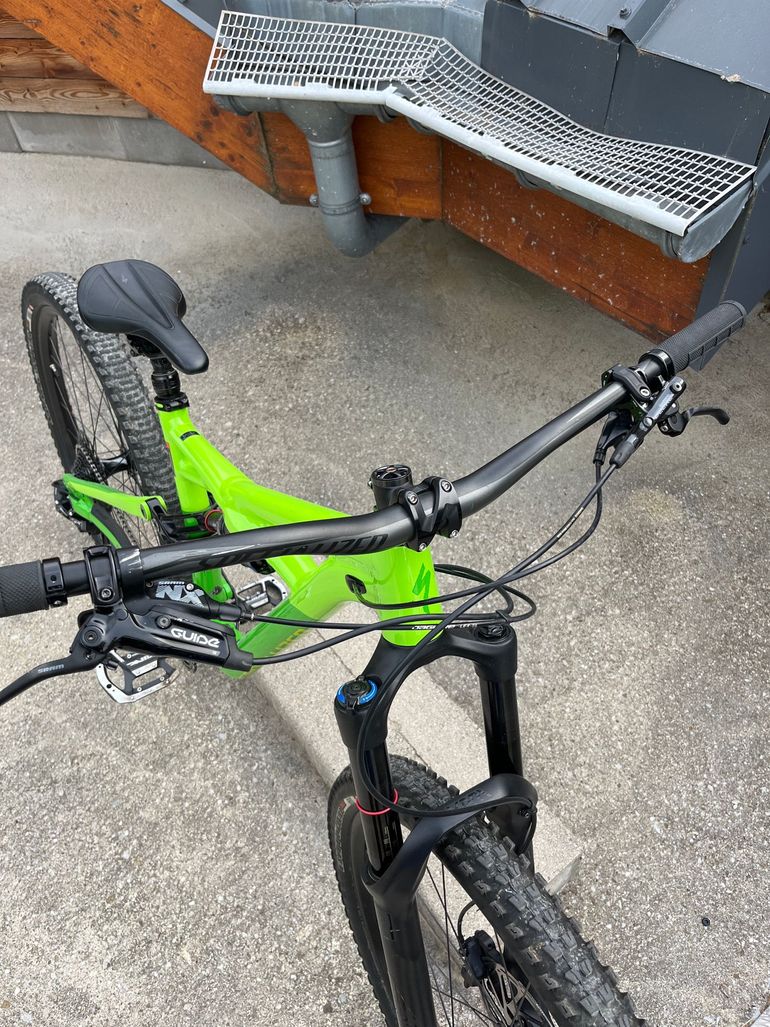 Used Specialized Enduro Comp 29/6Fattie 2017 2017 Mountainbike, Green, 29 — image 6 of 8