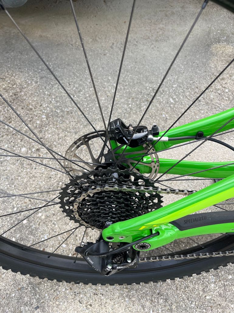 Used Specialized Enduro Comp 29/6Fattie 2017 2017 Mountainbike, Green, 29 — image 4 of 8