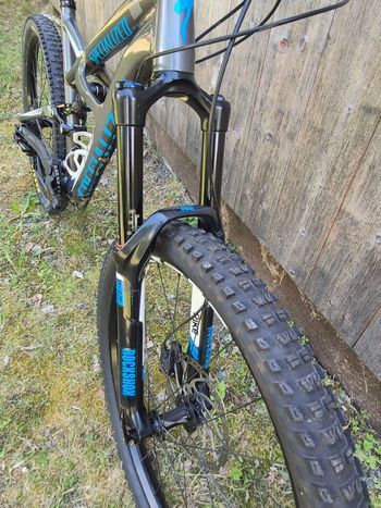 Used Specialized VTT Specialized Enduro Comp 650B 2015 Mountainbike, Light Gray — image 5 of 9