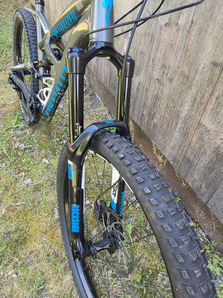 Used Specialized VTT Specialized Enduro Comp 650B 2015 Mountainbike, Light Gray — image 5 of 9