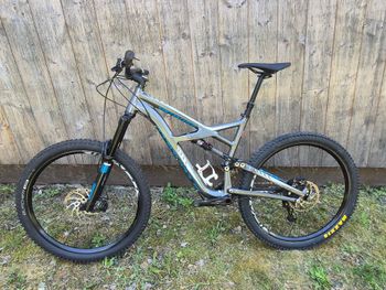 Used Specialized VTT Specialized Enduro Comp 650B 2015 Mountainbike, Light Gray — image 2 of 9