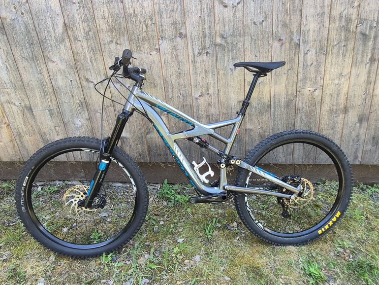 Used Specialized VTT Specialized Enduro Comp 650B 2015 Mountainbike, Light Gray — image 2 of 9