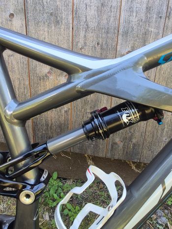 Used Specialized VTT Specialized Enduro Comp 650B 2015 Mountainbike, Light Gray — image 8 of 9