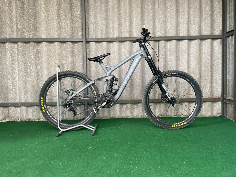 Used Trek Session 8 27.5 2019 2019 Mountainbike, Light Gray, 27.5 — image 19 of 19