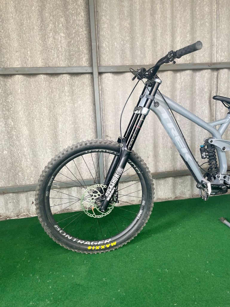 Used Trek Session 8 27.5 2019 2019 Mountainbike, Light Gray, 27.5 — image 4 of 19