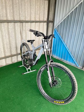Used Trek Session 8 27.5 2019 2019 Mountainbike, Light Gray, 27.5 — image 2 of 19