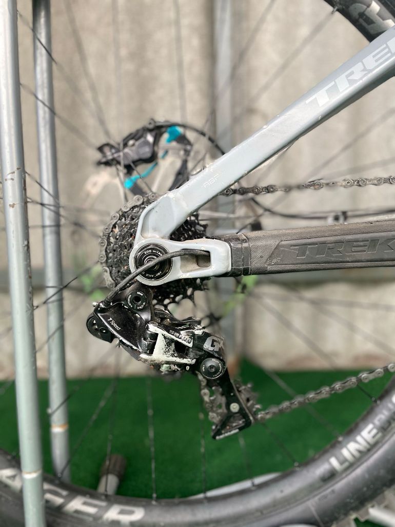 Used Trek Session 8 27.5 2019 2019 Mountainbike, Light Gray, 27.5 — image 13 of 19