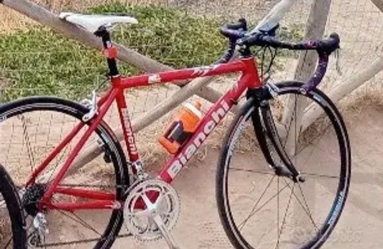Used bianchi ml3 Bianchi ml3 Custom Campagnolo Chorus 2005 Road & Gravel, Red — image 1 of 4