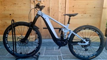 Gebrauchtes Giant Reign E+1 MX 2022 Mountainbike, Hellgrau — Bild 1 von 6