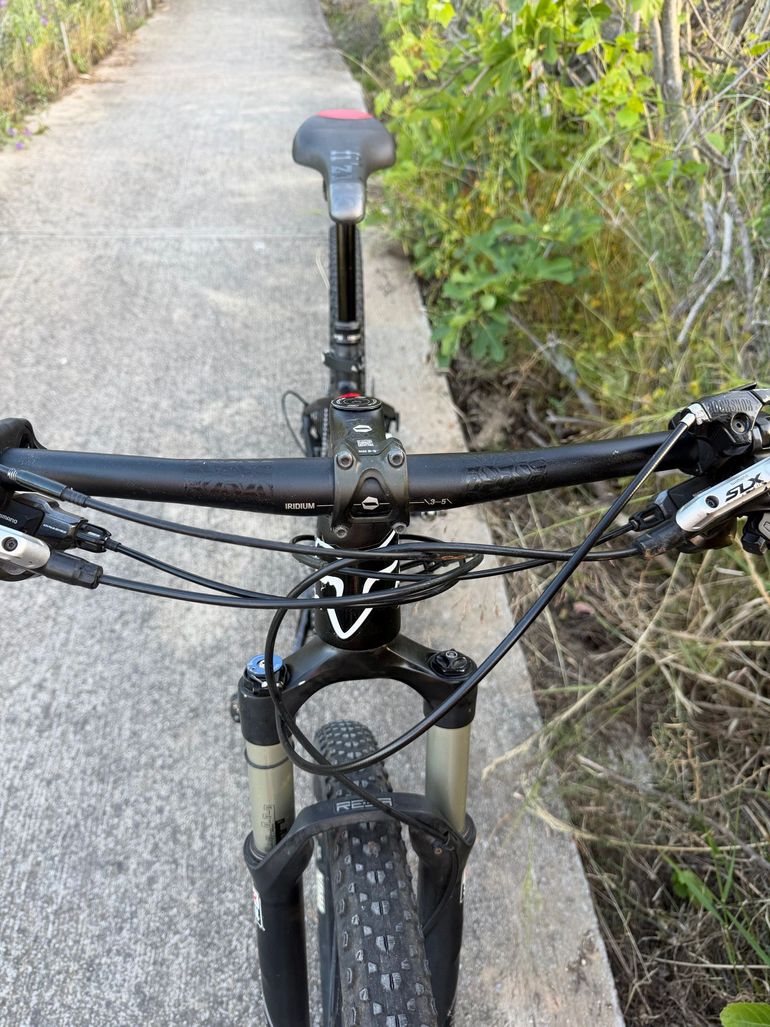 Used Canyon Canyon Custom Shimano SLX 2017 Mountainbike, Black — image 5 of 11