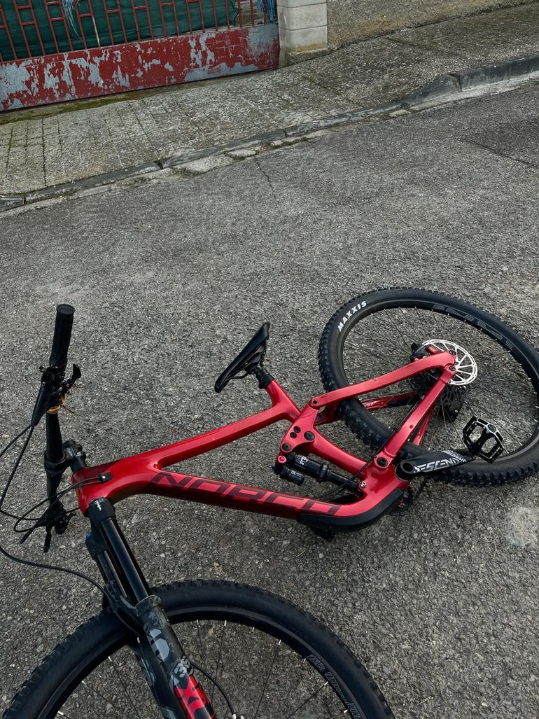 Used Norco Range C2 27.5 2019 2019 Mountainbike, Red, 27.5 — image 3 of 8