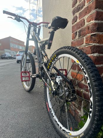 Used GT GT Custom SRAM X9 2010 Mountainbike, Black — image 2 of 9
