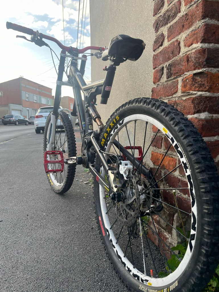 Used GT GT Custom SRAM X9 2010 Mountainbike, Black — image 2 of 9