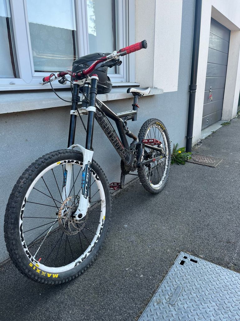 Used GT GT Custom SRAM X9 2010 Mountainbike, Black — image 9 of 9