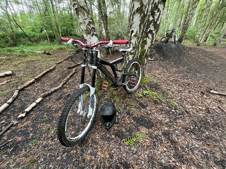 Used GT GT Custom SRAM X9 2010 Mountainbike, Black — image 7 of 9