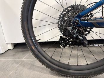 Used Trek Fuel EXe 9.8 GX AXS 2023 2023 Mountainbike, Blue, 29 — image 4 of 13