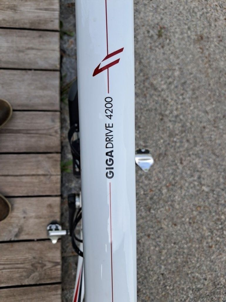 Used Centurion Gigadrive 4200 Carbon 2013 2012 Road & Gravel, White — image 9 of 14