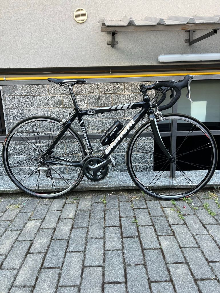 Used Bianchi 928 Shimano Ultegra 2017 Road & Gravel, Black — image 3 of 13