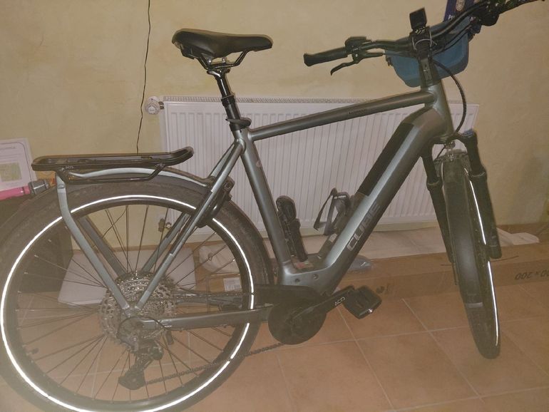 Used CUBE KATHMANDU HYBRID, PRO 750 2023 2023 Urban, Light Gray — image 8 of 8