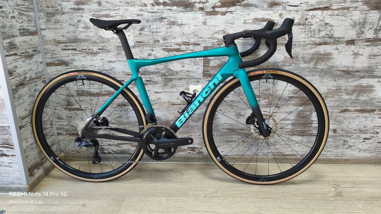 Used Bianchi Specialissima PRO Ultegra Di2 2025 2025 Road & Gravel, Green — image 1 of 38