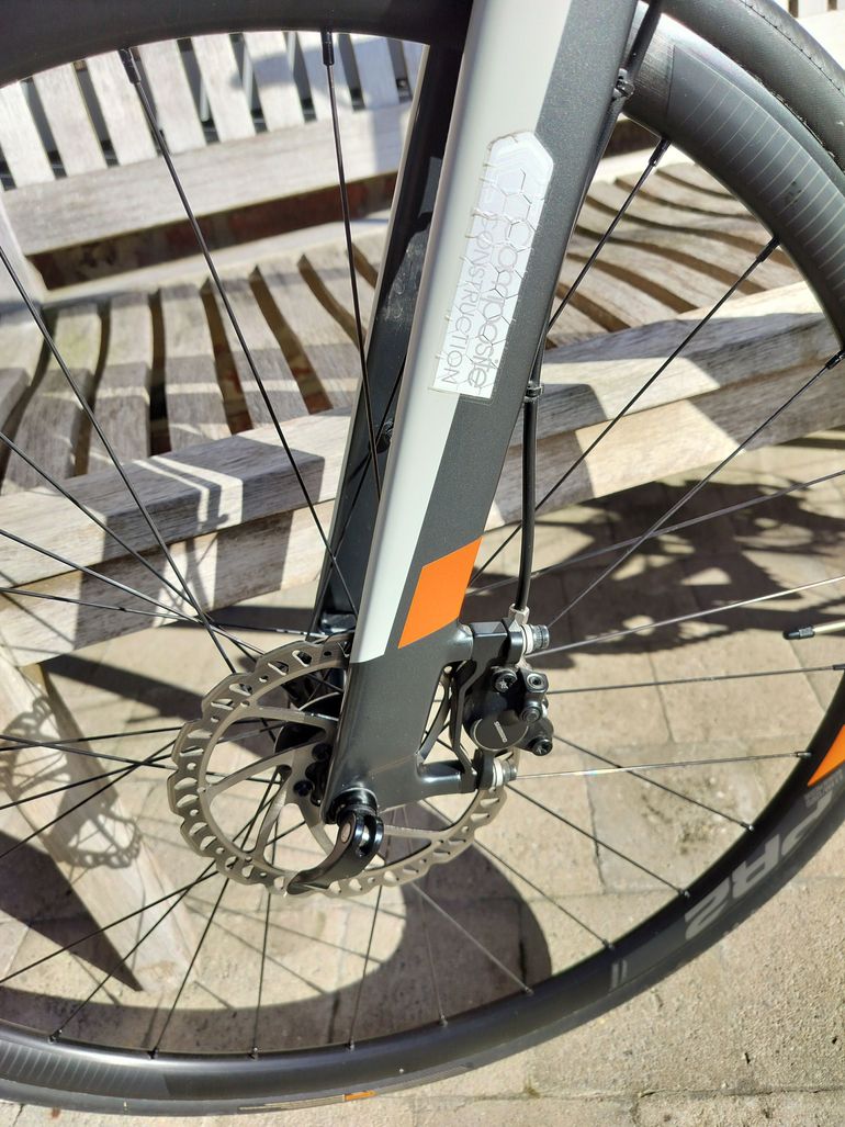 Used Giant FastRoad CoMax 2 2018 Road & Gravel, Light Gray — image 8 of 9