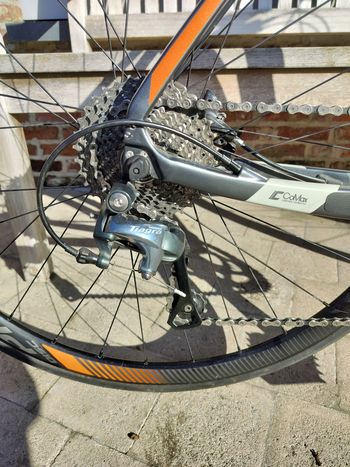 Used Giant FastRoad CoMax 2 2018 Road & Gravel, Light Gray — image 9 of 9