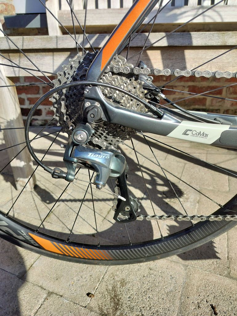 Used Giant FastRoad CoMax 2 2018 Road & Gravel, Light Gray — image 9 of 9