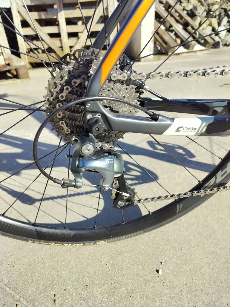 Used Giant FastRoad CoMax 2 2018 Road & Gravel, Light Gray — image 3 of 9