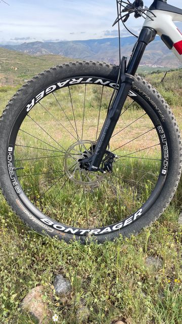 Used Trek Procaliber 9.7 2023 2023 Mountainbike, White, 29, 27.5 — image 4 of 12