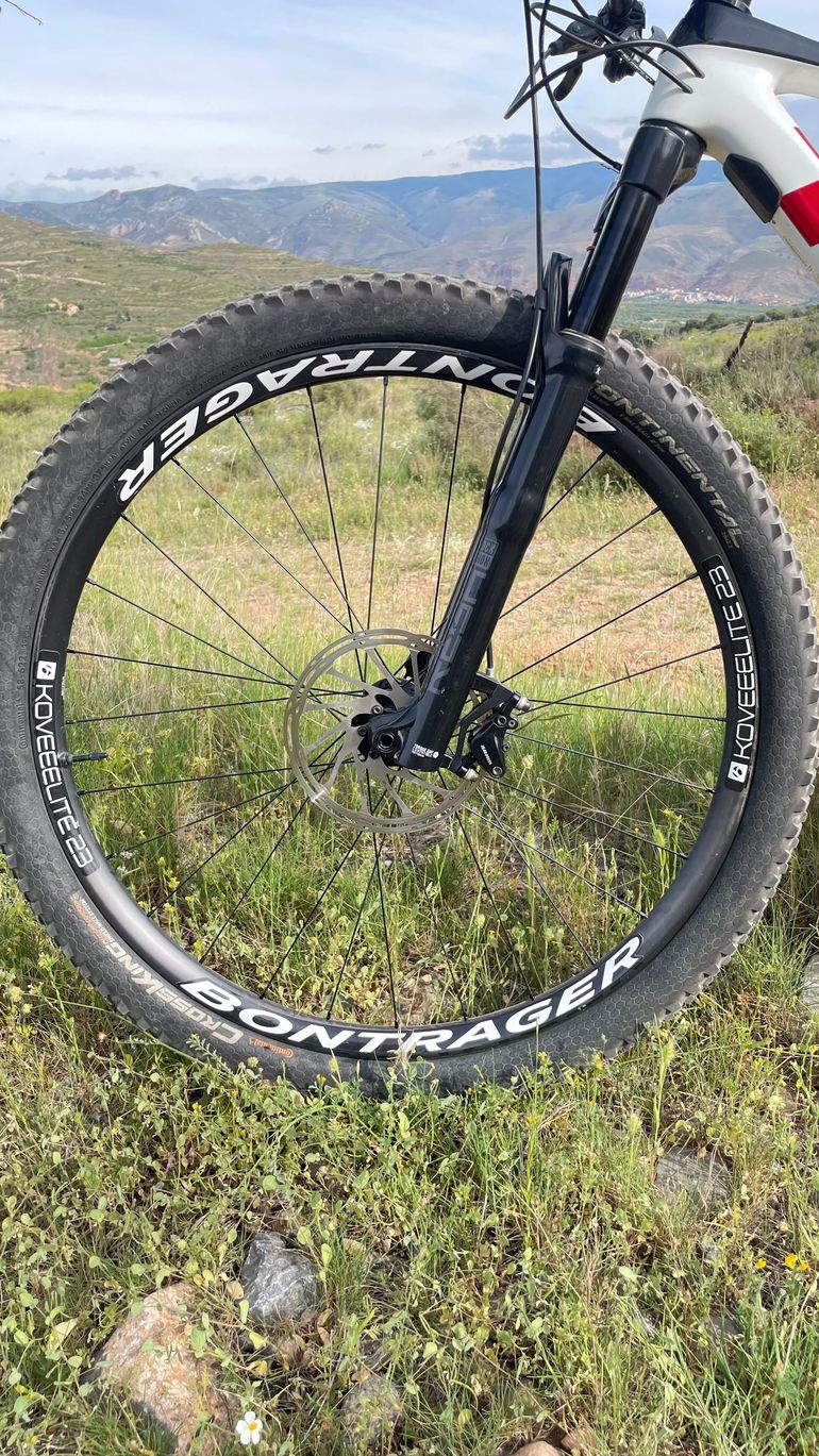 Used Trek Procaliber 9.7 2023 2023 Mountainbike, Bianco — image 4 of 12