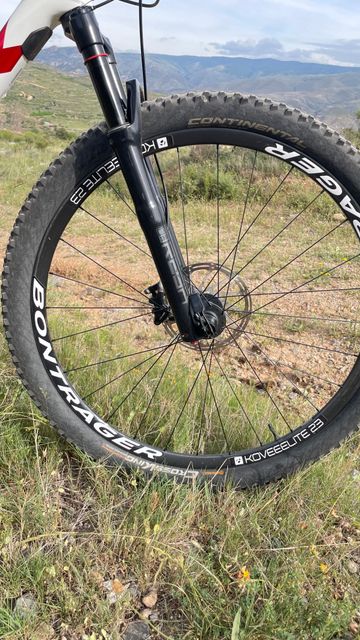 Used Trek Procaliber 9.7 2023 2023 Mountainbike, White, 29, 27.5 — image 8 of 12
