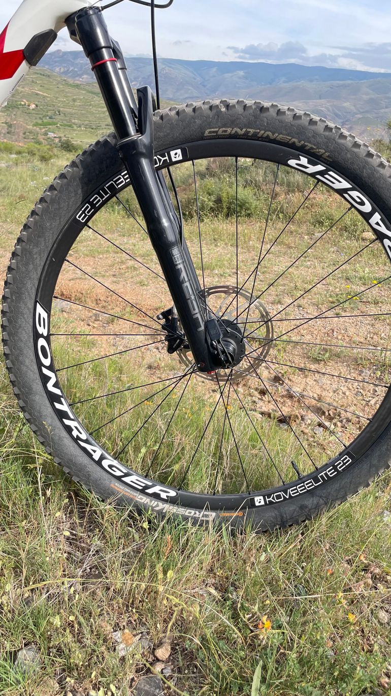 Used Trek Procaliber 9.7 2023 2023 Mountainbike, Bianco — image 8 of 12