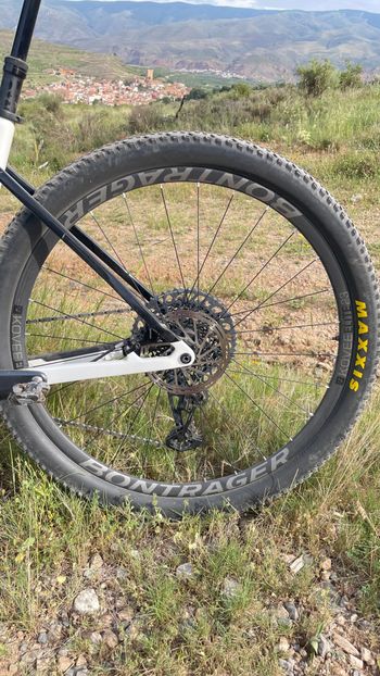Used Trek Procaliber 9.7 2023 2023 Mountainbike, Bianco — image 3 of 12
