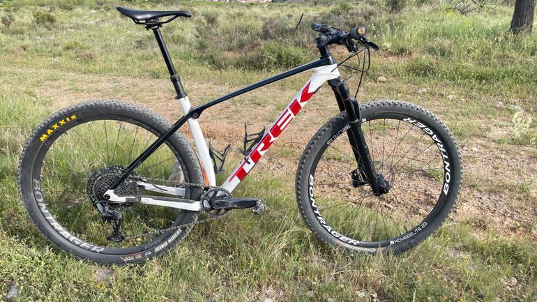 Used Trek Procaliber 9.7 2023 2023 Mountainbike, Bianco — image 1 of 12