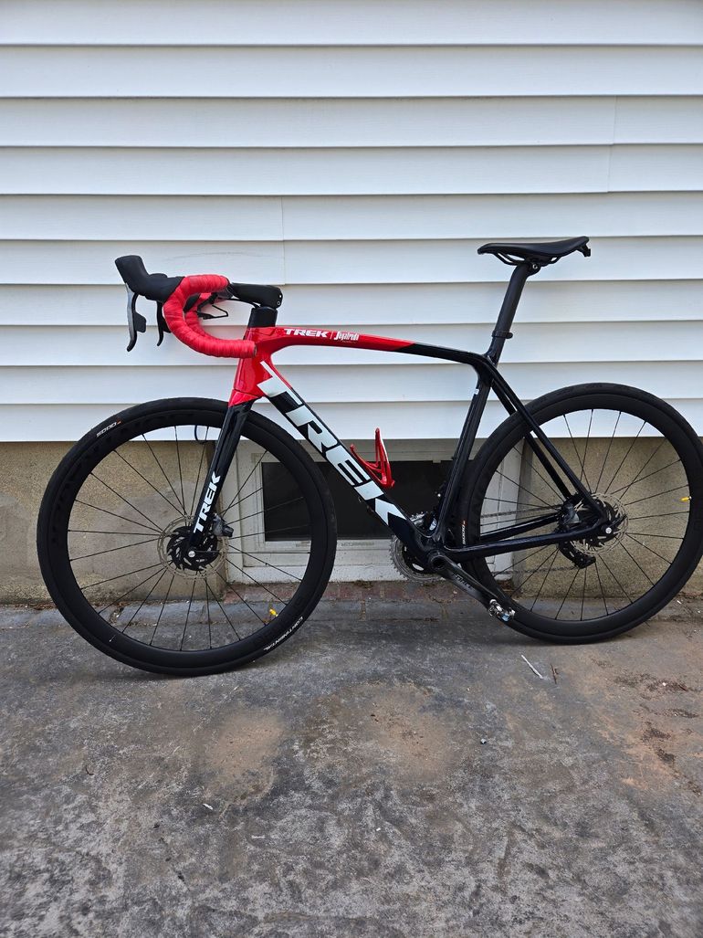 Used Trek Émonda SLR 7 eTap 2022 2022 Road & Gravel, Red — image 2 of 7