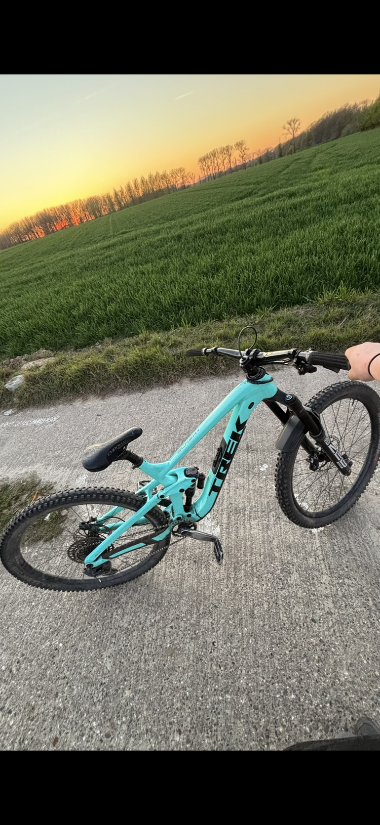 Used Trek Slash 8 Gen 5 2022 2022 Mountainbike, Blue, 29 — image 3 of 5