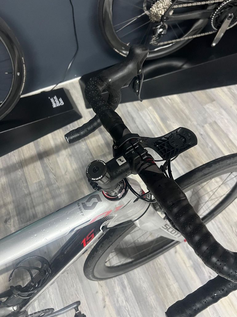 Used Scott Scott Foil 15 Ultegra Di2 10V Roues Carbone Veltec 2012 Road & Gravel, Hellgrau — image 8 of 8