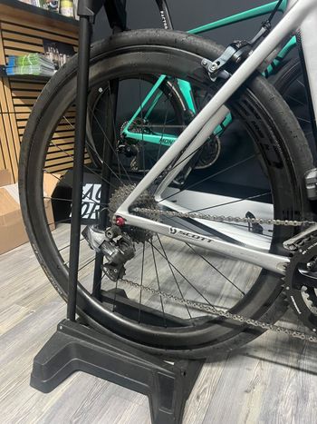 Used Scott Scott Foil 15 Ultegra Di2 10V Roues Carbone Veltec 2012 Road & Gravel, Hellgrau — image 4 of 8