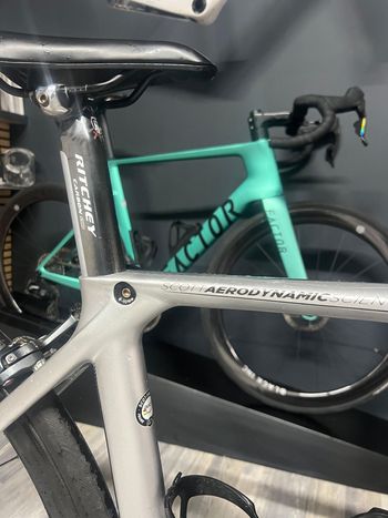 Used Scott Scott Foil 15 Ultegra Di2 10V Roues Carbone Veltec 2012 Road & Gravel, Hellgrau — image 6 of 8