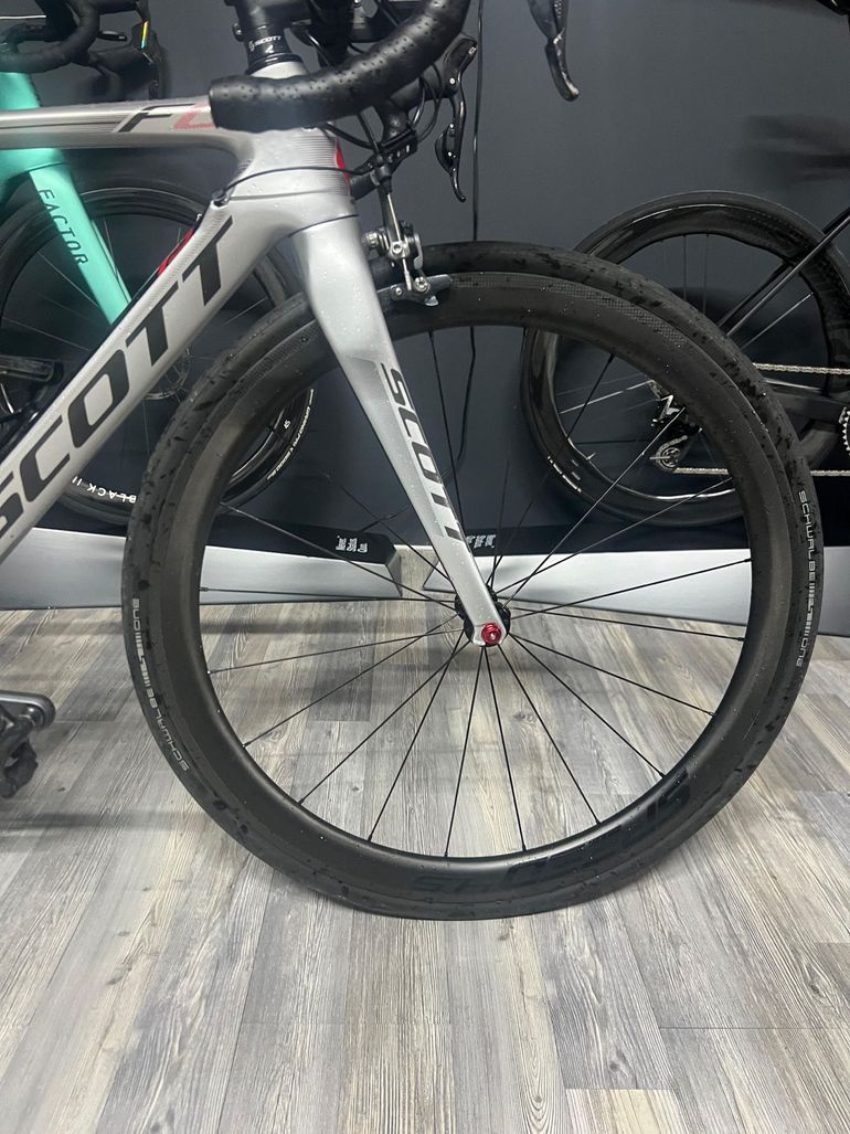 Used Scott Scott Foil 15 Ultegra Di2 10V Roues Carbone Veltec 2012 Road & Gravel, Hellgrau — image 5 of 8