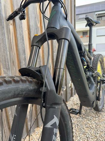 Used Specialized Turbo Kenevo Comp 2022 2022 Mountainbike, Green, 27.5 — image 2 of 10