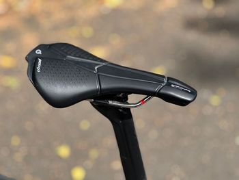 Used Colnago V4Rs Disc Ultegra Di2 8100 w/Fulcrum Racing Wind 400 Wheels 2024 2024 Road & Gravel, Black — image 10 of 22