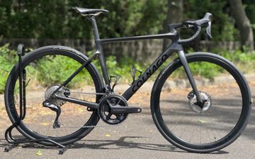 Gebrauchtes Colnago V4Rs Disc Ultegra Di2 8100 w/Fulcrum Racing Wind 400 Wheels 2024 2024 Road & Gravel