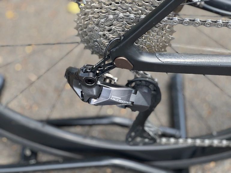 Used Colnago V4Rs Disc Ultegra Di2 8100 w/Fulcrum Racing Wind 400 Wheels 2024 2024 Road & Gravel, Black — image 11 of 22