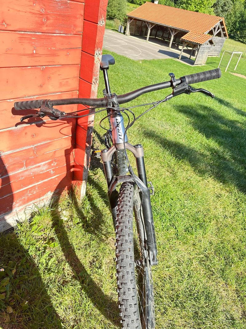 Giant Stance 29 2 2022 2022 Mountainbike de segunda mano, Gris claro — imagen 5 de 16