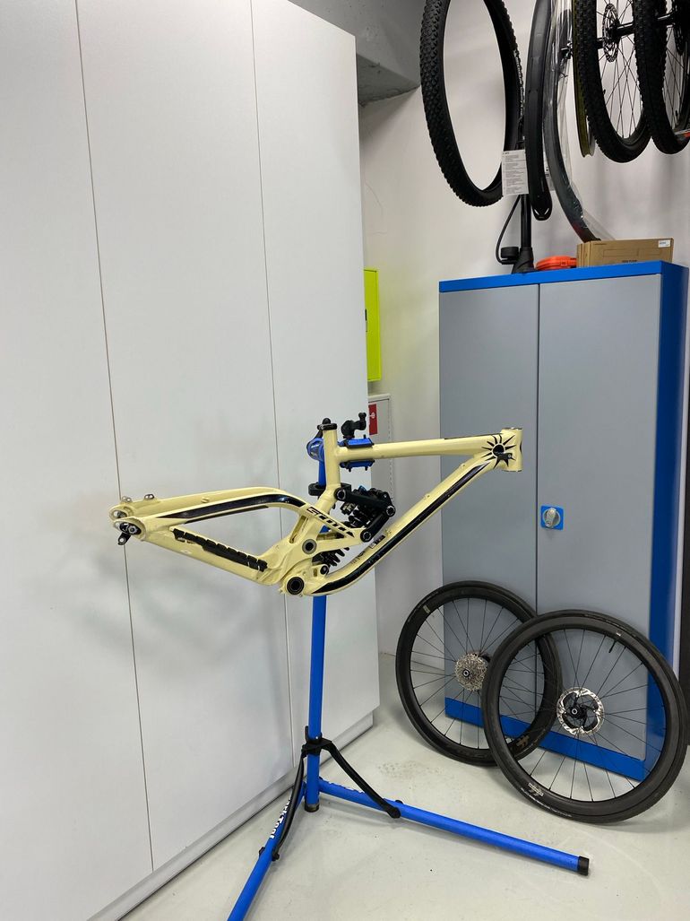 Used Scott Gambler 720 2019 Frameset 2019 Mountainbike — image 2 of 8